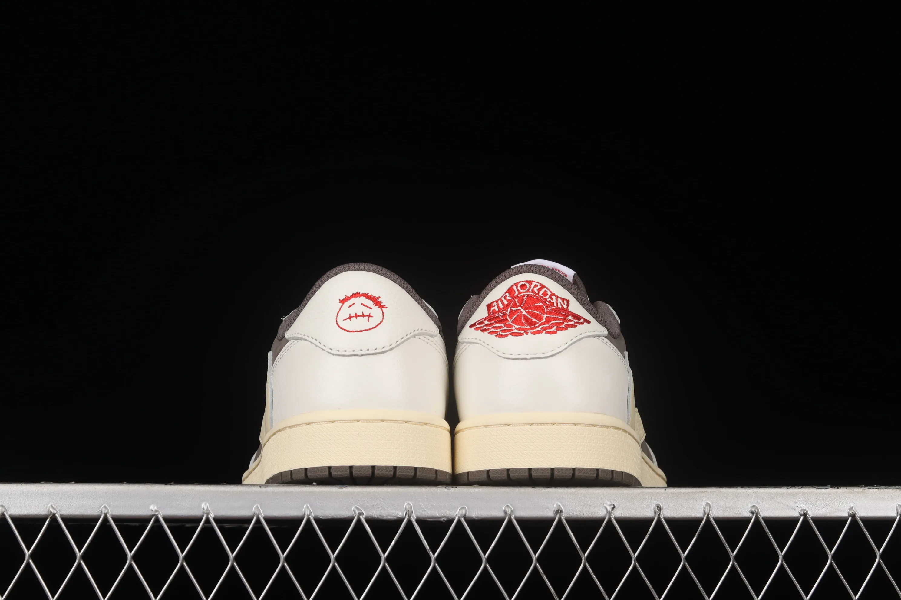 All categories Air Jordan Jordan series basketball shoes Air Jordan 1 Low foreign trade version Travis Scott x Air Jordan 1 Low OG "Reverse Mocha" AJ1 Joe 1 reverse mocha brown and white barb joint casual sports basketball shoes DM7866-162
